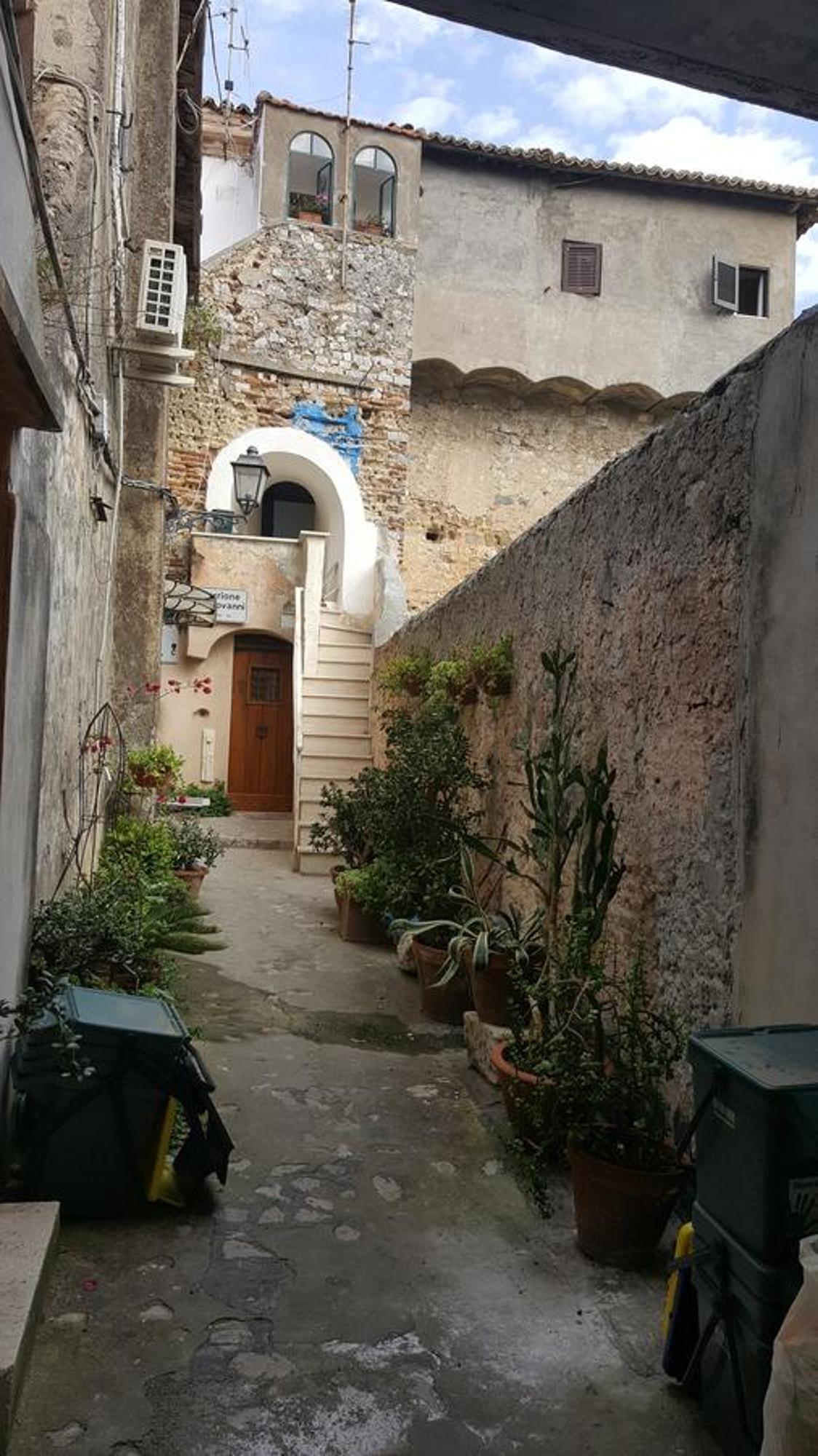 Torrione San Giovanni II Terracina Esterno foto